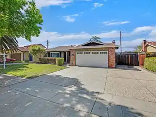 Gorgeous Home in Valley View Reed