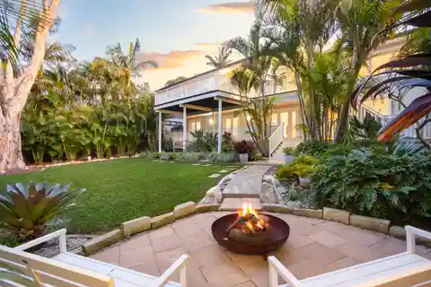 Contemporary Residence in the Prestigious Golden Triangle