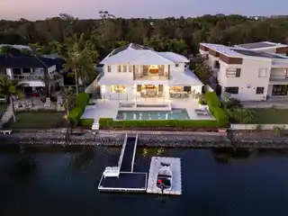 Captivating Waterfront Outlooks in Oyster Cove
