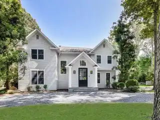 Stunning Residence for Rent on over an Acre