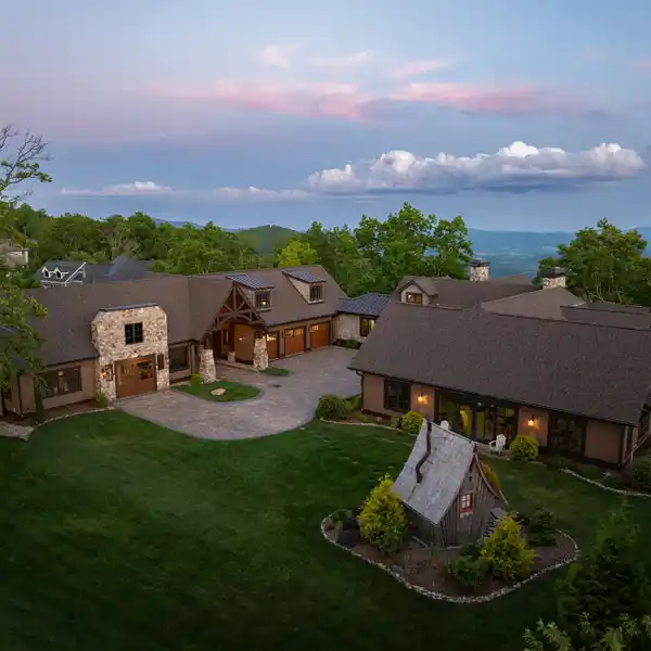 EXCEPTIONAL ESTATE ATOP THE PRESTIGIOUS GRAND HIGHLANDS