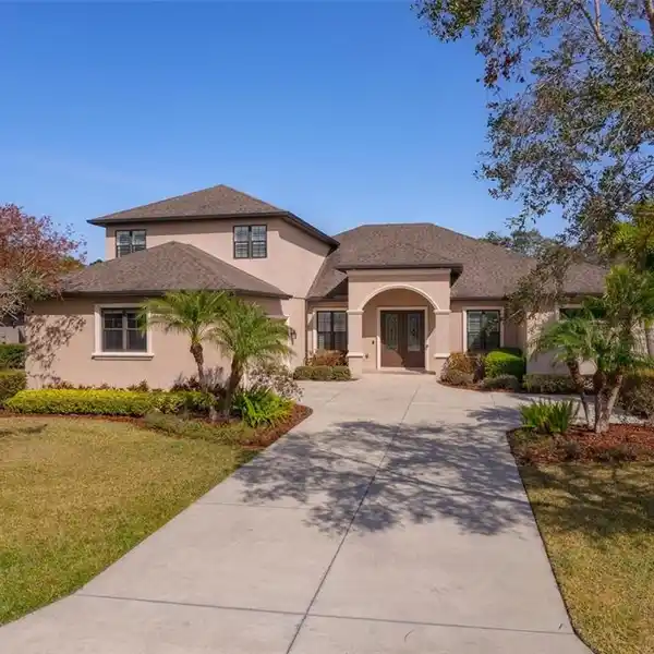 THOUGHTFULLY DESIGNED ELEGANT HOME IN SOUGHT-AFTER MILL CREEK