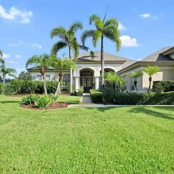 EXCEPTIONAL LUXURY HOME IN MYRTLE POINT OF LANSBROOK