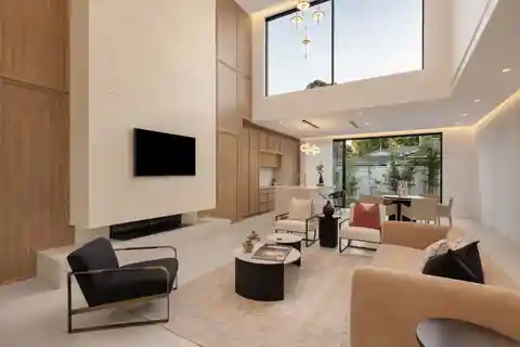 Masterfully Curated Modern Luxury Residence