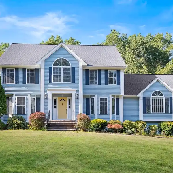 MODERN LIVING MEETS CLASSIC NEIGHBORHOOD CHARM