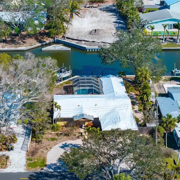 PRIME CANAL-FRONT LOCATION ON SIESTA KEY