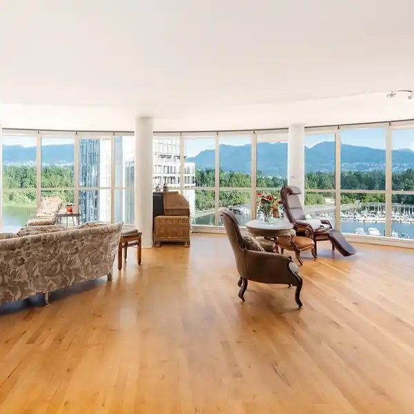 TIMELESS CITY RETREAT WITH NATURE AT YOUR DOORSTEP