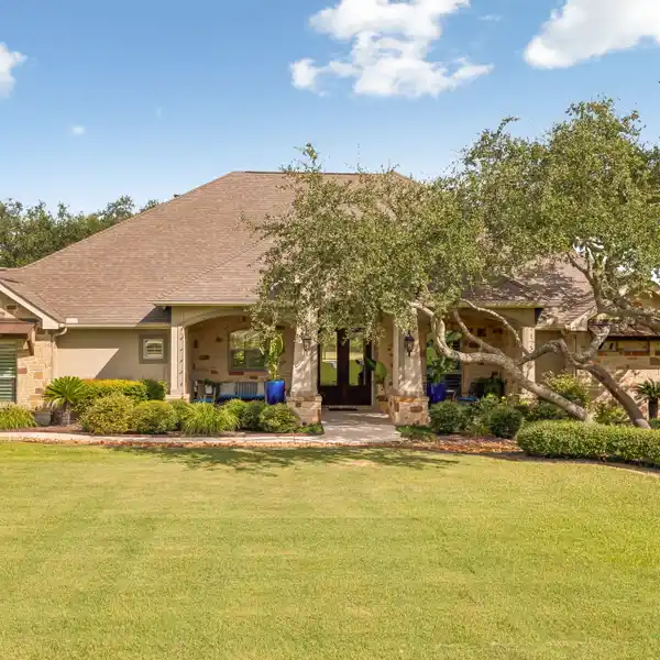 RARE FIVE-ACRE PARADISE