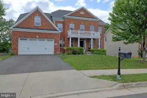 Spacious Elegance in Eagle’s Pointe