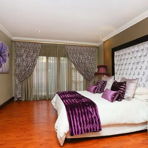 PALATIAL DESIGN WITH SOPHISTICATED ENTERTAINING SPACES