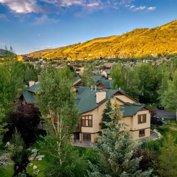 BEAUTIFULLY FURNISHED WATERSTONE TOWNHOME