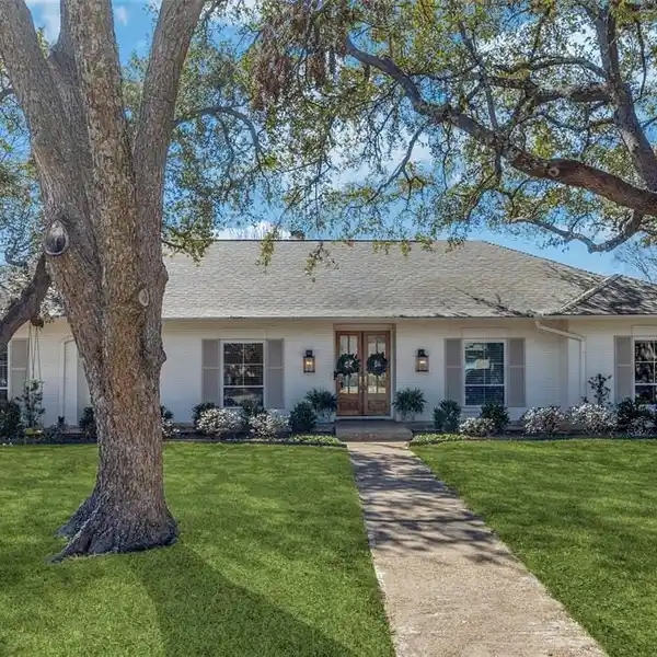 CLASSIC STYLE IN SOUGHT-AFTER HOCKADAY