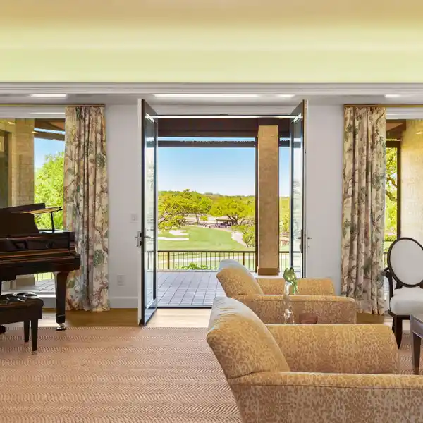 PALM BEACH-INSPIRED GOLF RESORT