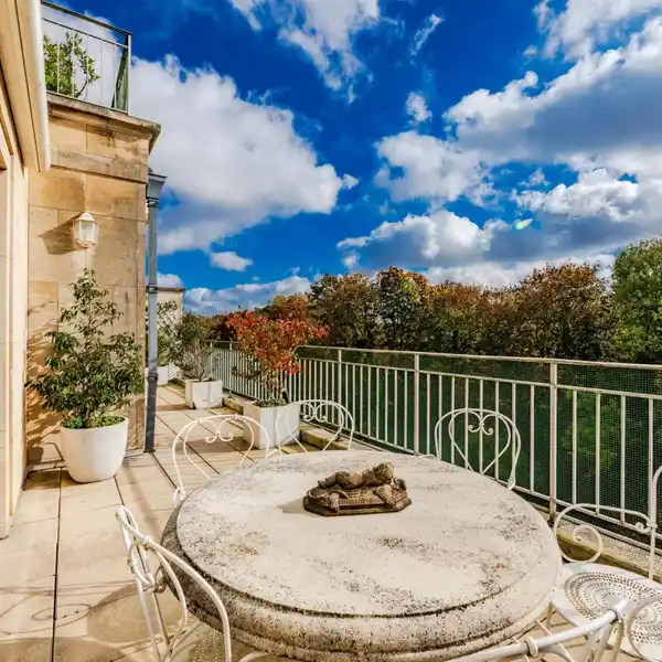 ATTRACTIVE DUPLEX PENTHOUSE FLAT