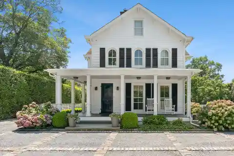 Gated Hamptons Retreat with Pool and Pool House