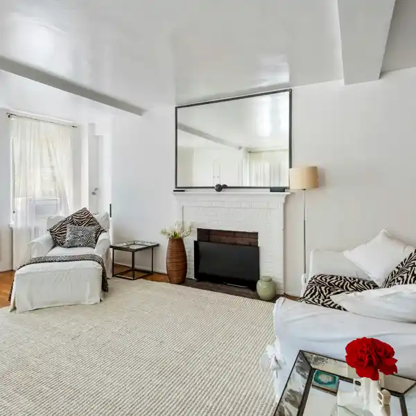COVETED CLASSIC OVERSIZED STUDIO