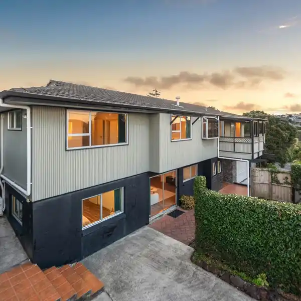 EXCEPTIONAL MULTI-GENERATIONAL DUAL DWELLING