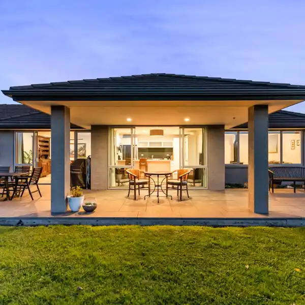 SERENE MODERN ESTATE WITH PADDOCKS AND ENDLESS POSSIBILITIES