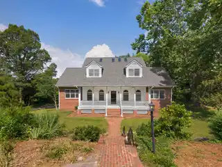 Spacious Home in Lakeview Park