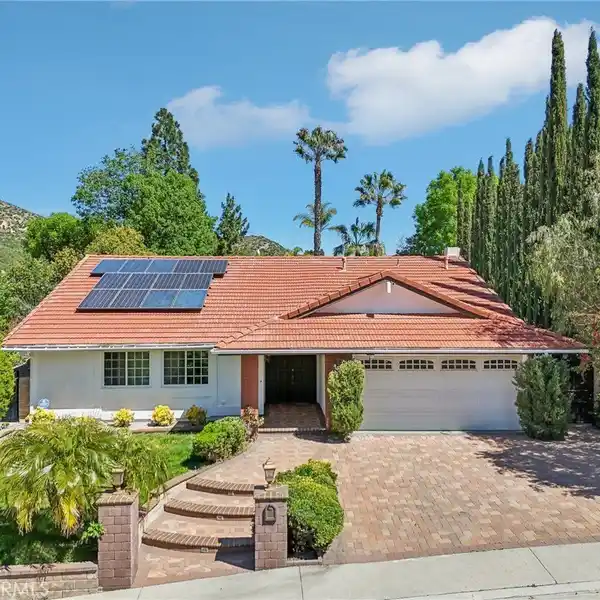 STUNNING SINGLE-STORY HOME
