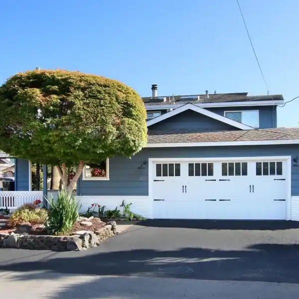 SPACIOUS HOME IN THE HEART OF SEACLIFF