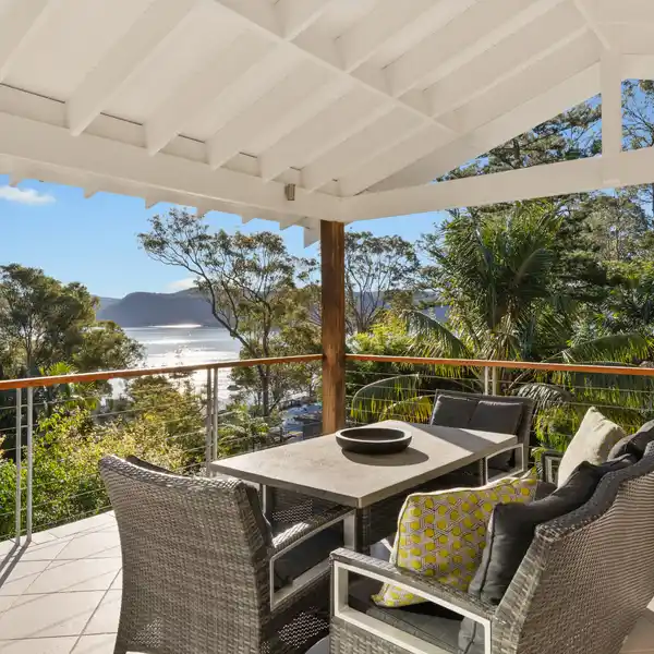 THOUGHTFULLY DESIGNED BEACH HOUSE