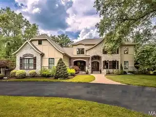 Casual Elegance on a Picturesque Acre