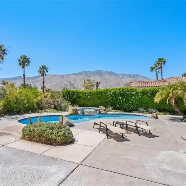 SINGLE-STORY POOL HOME WITH PANORAMIC MOUNTAIN VIEWS
