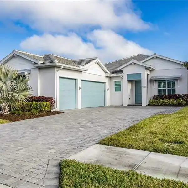 EXCEPTIONAL PROPERTY IN AZURE AT HACIENDA LAKES