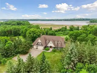 Elegance Meets Tranquility on Whaletail Lake