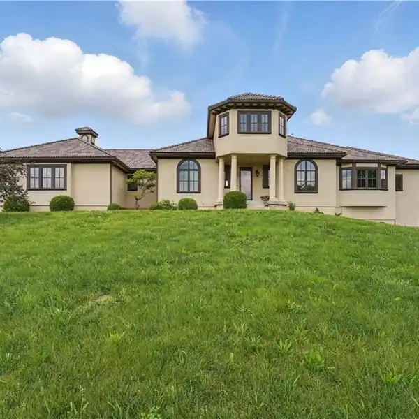 REFINED CUSTOM RANCH ON TEN ACRES