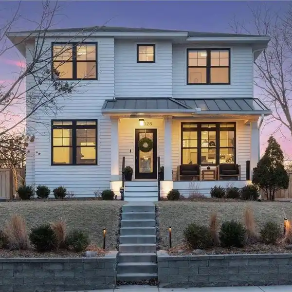 THOUGHTFULLY UPDATED RESIDENCE MADE FOR EVERYDAY COMFORT