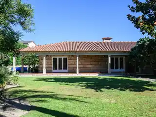 Elegant Single-Story Villa with Expansive Garden Spaces