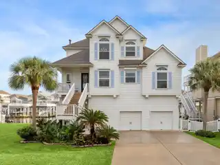Beautiful Canal-front Home in Laffite’s Cove