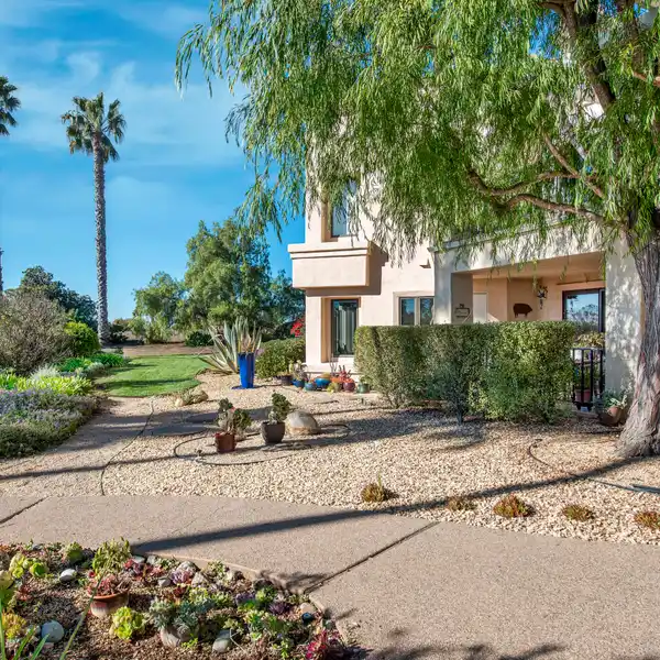 LOVELY TWO BEDROOM HOME IN SHADOW HILLS