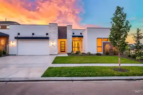 Beautiful Single-Level Home in Sky Mesa