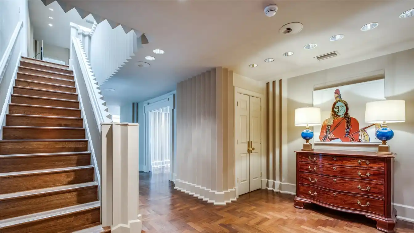 Designer-finished Condo Overlooking Downtown