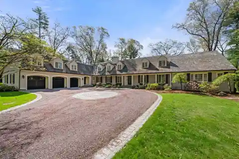 Refined Living in an Unparalleled Setting