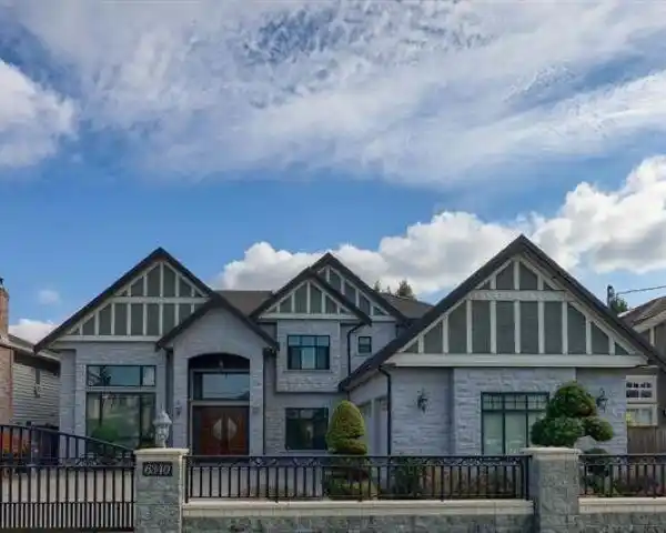 DELUXE CUSTOM-BUILT HOME
