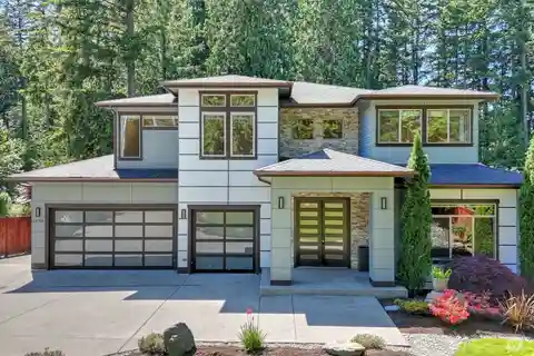 High-end Custom Contemporary Home in Sought-after Location