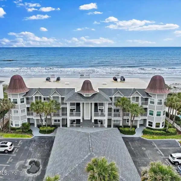 REMODELED CONDO AT THE LE CHATEAU