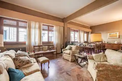 Large Raised Ground Floor Apartment