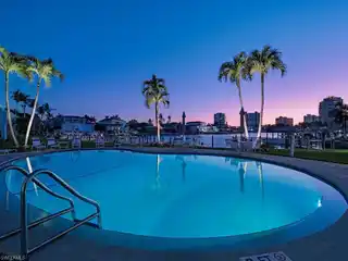 Warmly Welcoming with Spectacular Finishes and Awe Inspiring Views