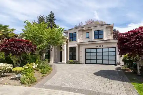 Custom Home in Prestigious Broadmoor