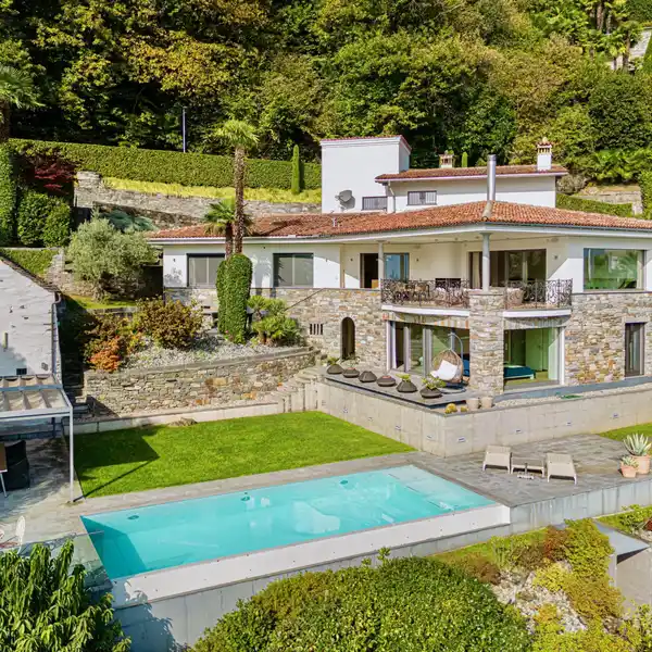 EXCLUSIVE LAKE-VIEW LOCATION