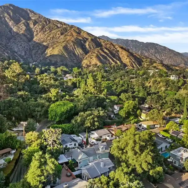 VICTORIAN CHARM SURROUNDED BY NATURE’S BEAUTY