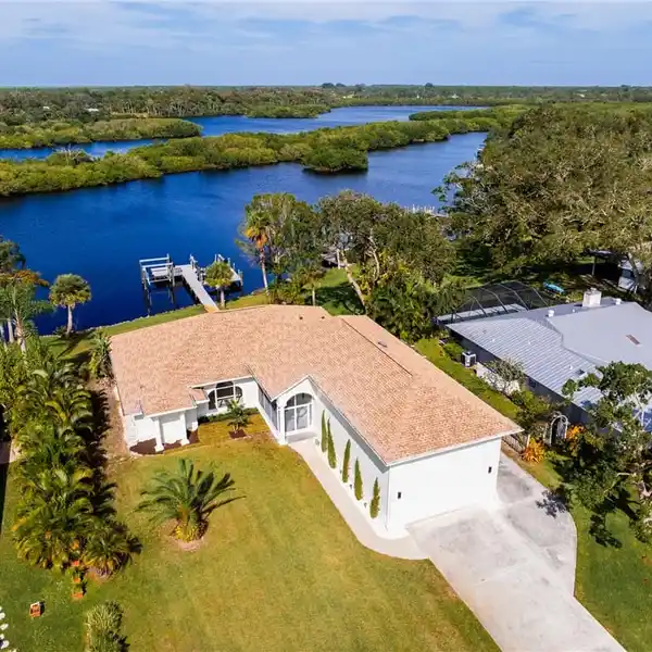 STUNNING WATERFRONT RETREAT