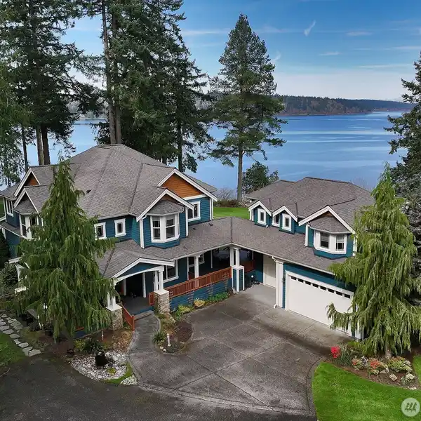 AMAZING HOME ABOVE HOLMES HARBOR