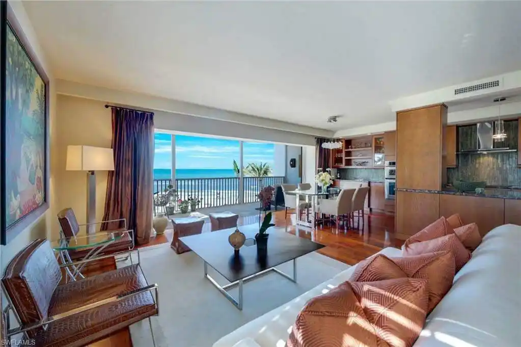 Well-appointed Residence on the Beach