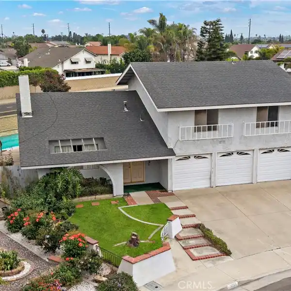 SPACIOUS LA LINDA FIXER WITH POOL AND ENDLESS POTENTIAL